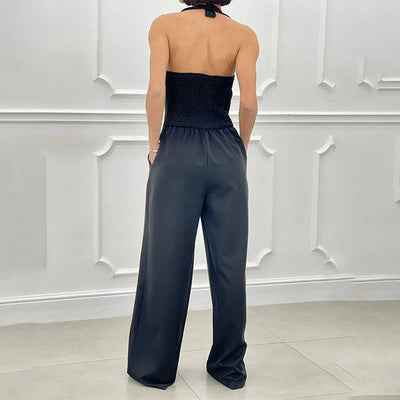 Mouwloze dames jumpsuit met halternek wijde pijpen en knopen aan de voorkant