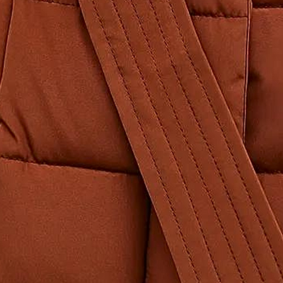 Warme lange damesjas met capuchon en trendy uitstraling