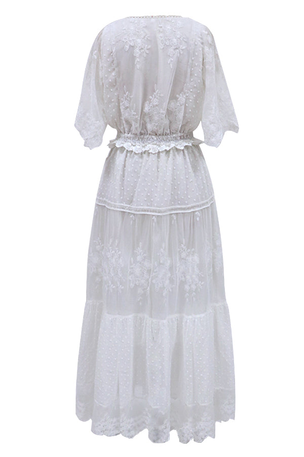Bohemian maxi jurk met geborduurde details in elegante stijl