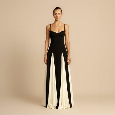 Elegante maxi jurk met smalle bandjes en verfijnde stijl