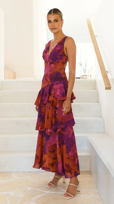 Elegante mouwloze maxi jurk met halterstijl en speelse volantdetails