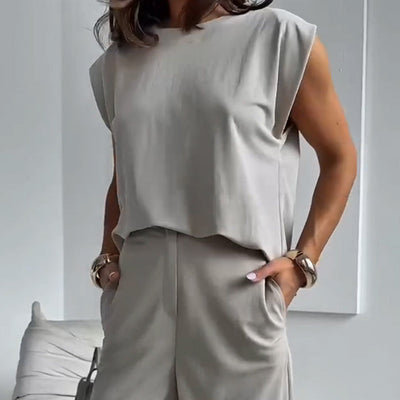 Tweedelig dames set met T-shirt en broek met wijde pijpen voor een moderne casual look