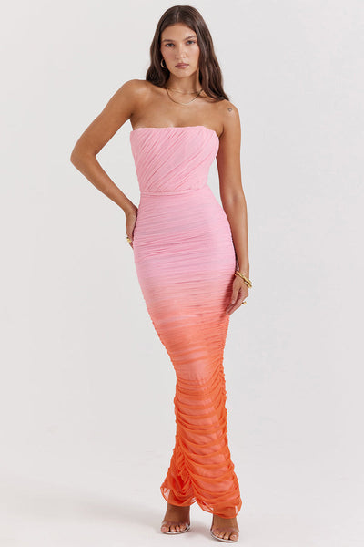 Strapless maxi jurk met speelse ruches en zwierige uitstraling