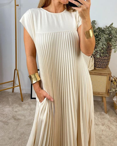 Elegante damesjurk met plooien en korte mouwen voor een stijlvolle look