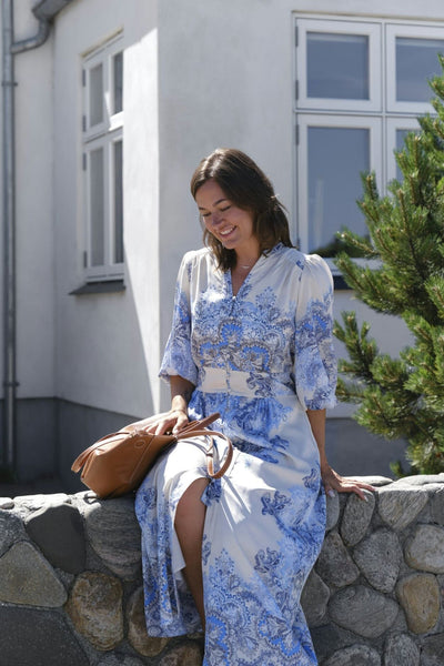 Elegante maxi jurk met knopen en driekwart mouwen