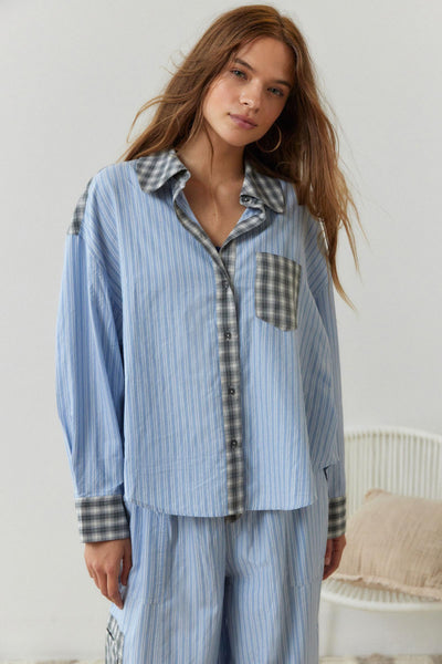 Los damespyjamaset met doorknoopshirt en wijde broek