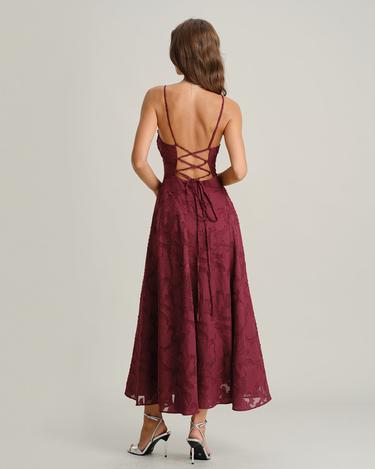 Maxi jurk met spaghettibandjes en elegante slip stijl