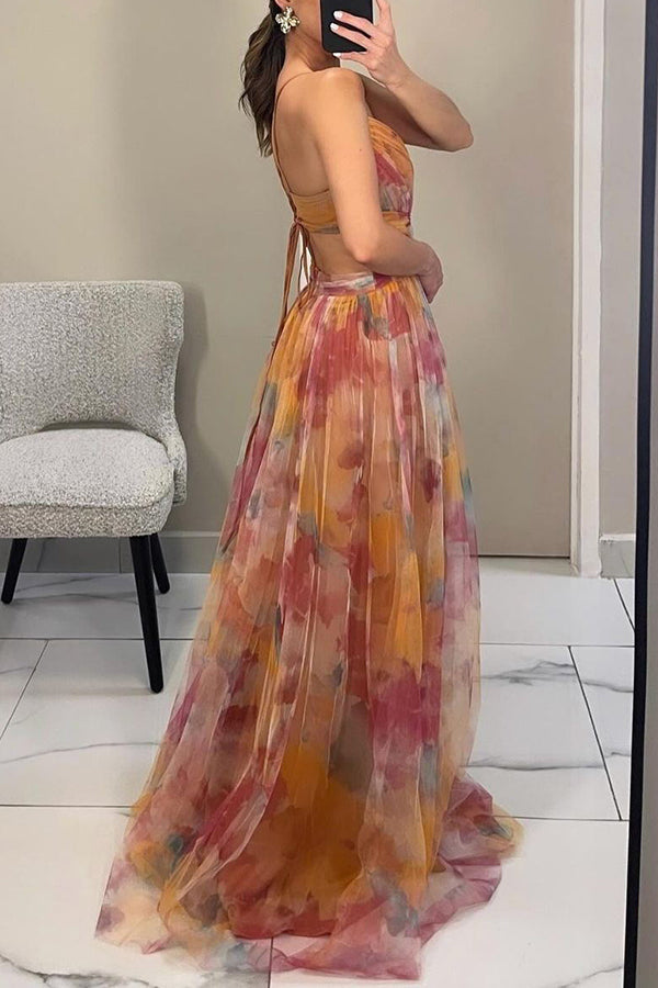 Elegante maxi jurk met dunne bandjes en artistiek bloemenmotief