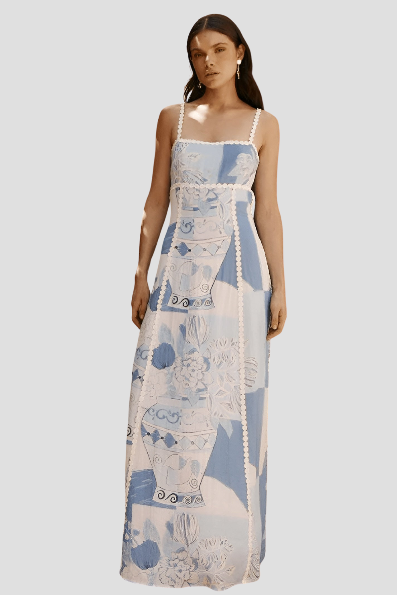 Lange damesjurk met modieuze print en fijne bandjes voor zomerse dagen