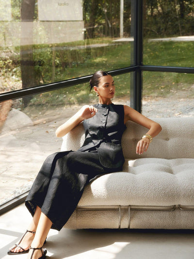 Dames set met klassieke mouwloze vest met knopen en lange rok