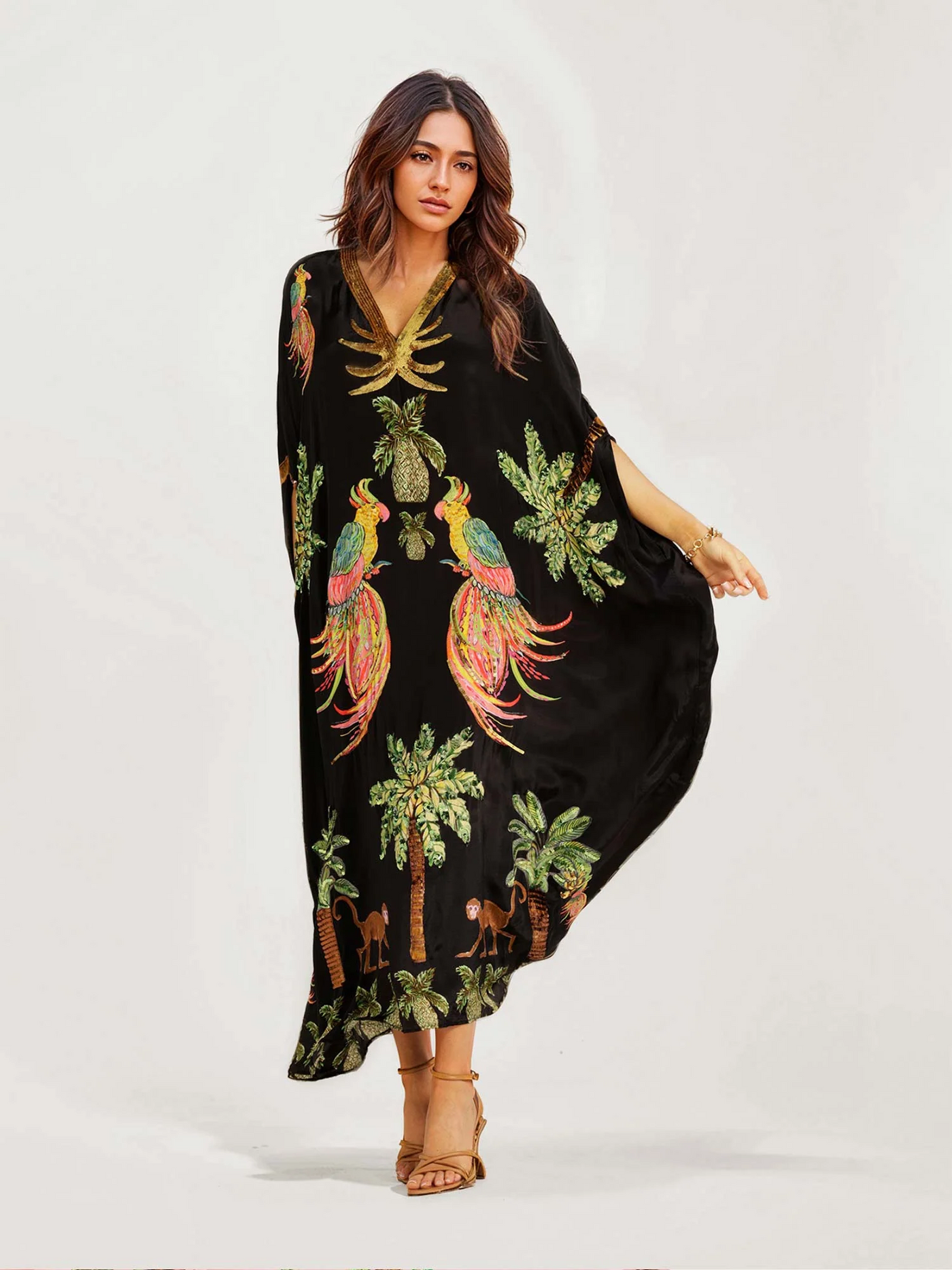 Lange maxi jurk met papegaaienprint voor een opvallende zomerse stijl