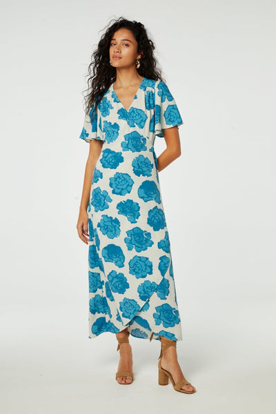 Nonchalant midi overslagjurk met ceintuur en korte wijde mouwen met print