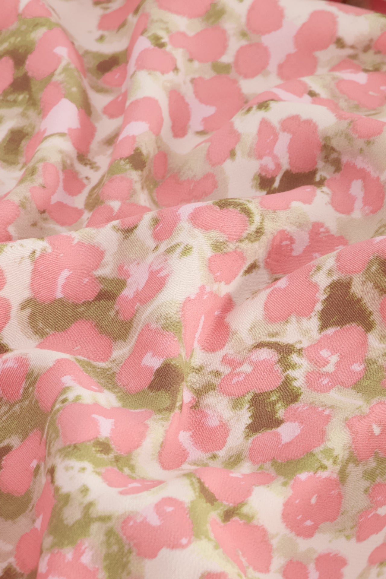 Nonchalant midi overslagjurk met ceintuur en korte wijde mouwen met print