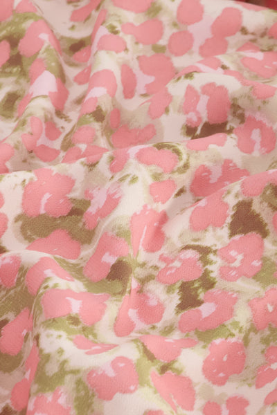 Nonchalant midi overslagjurk met ceintuur en korte wijde mouwen met print