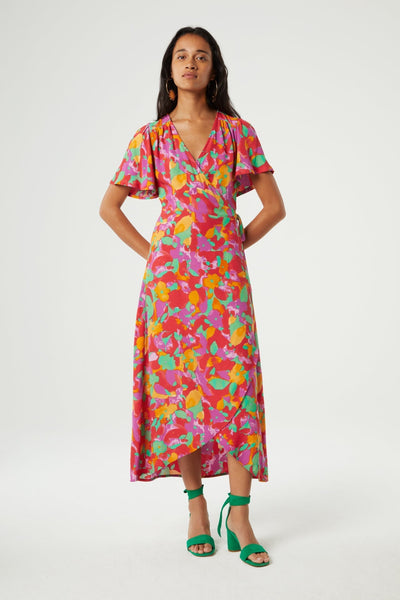 Nonchalant midi overslagjurk met ceintuur en korte wijde mouwen met print
