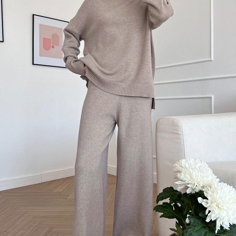 Stijlvol en comfortabel damespak met col en uitlopende broek