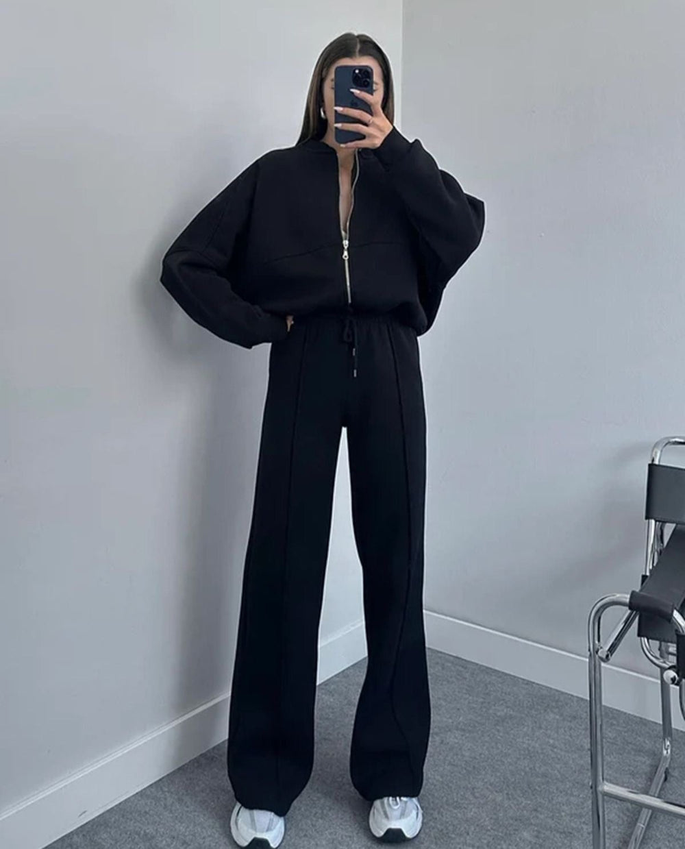 Nonchalant dames trainingspak met ritssluiting en high-waist uitlopende broek