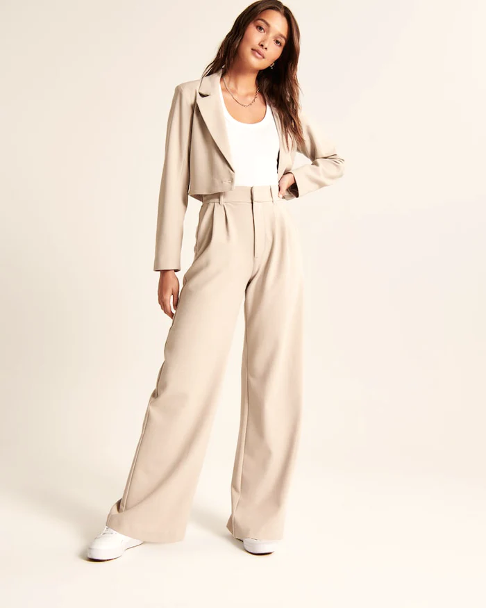 Maria - Getailleerde broek met wijde pijpen in beige