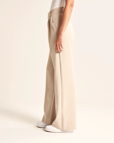 Maria - Getailleerde broek met wijde pijpen in beige