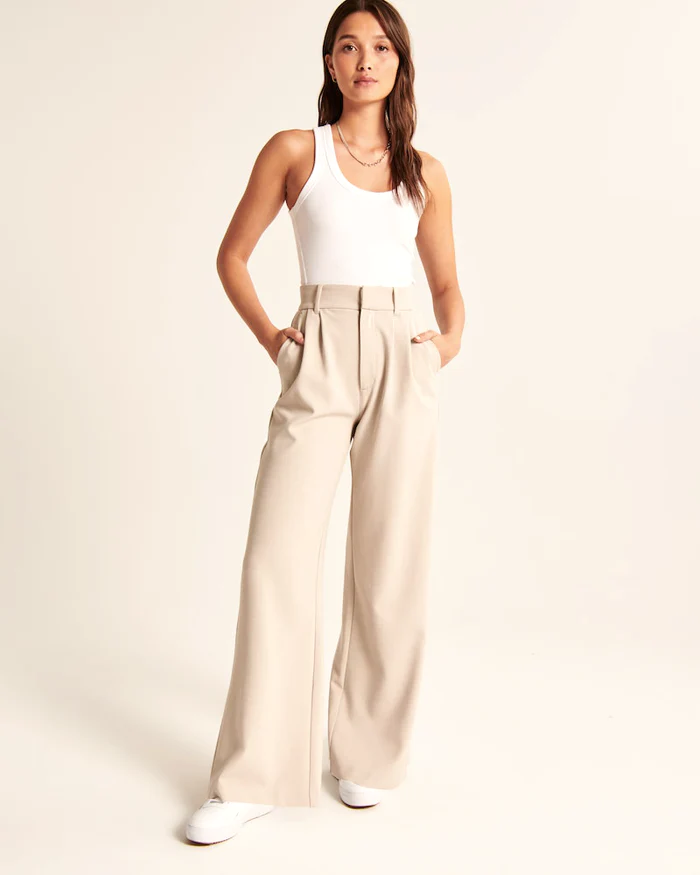 Maria - Getailleerde broek met wijde pijpen in beige