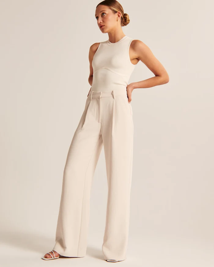 Maria - Getailleerde broek met wijde pijpen in beige