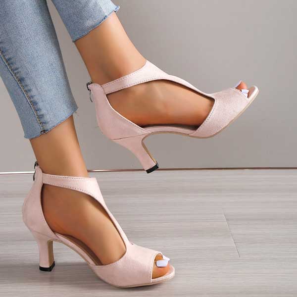 Stijlvolle dames schoenen met lage hak en open teen perfect voor een elegante kijk