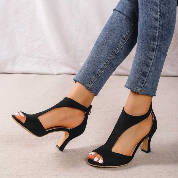 Stijlvolle dames schoenen met lage hak en open teen perfect voor een elegante kijk