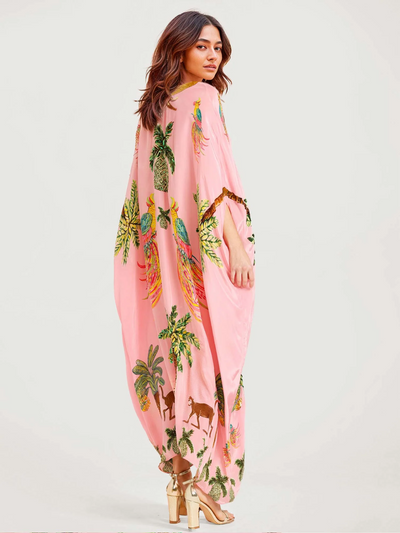Lange maxi jurk met papegaaienprint voor een opvallende zomerse stijl
