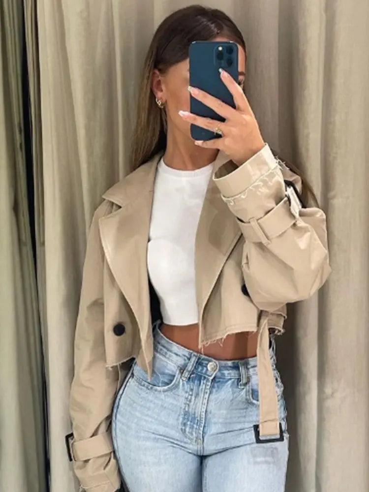 Korte trenchcoat voor dames perfect voor een modieuze uitstraling