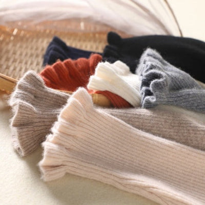 Stijlvolle dames coltrui met elegante kanten details aan kraag en mouwen