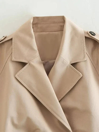 Korte trenchcoat voor dames perfect voor een modieuze uitstraling