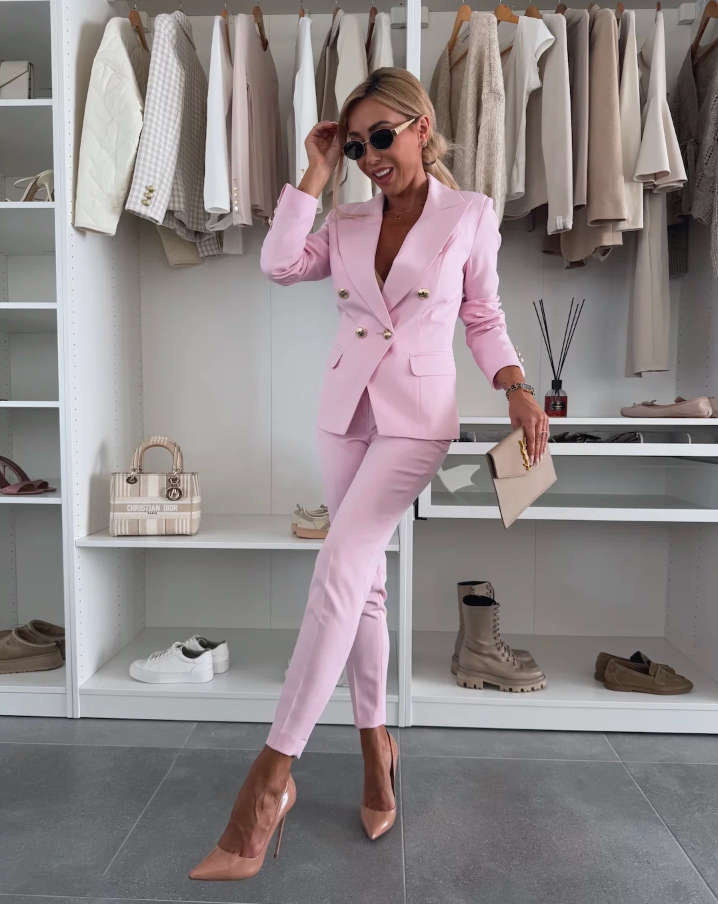 Klassieke dames set met blazer en aansluitende broek voor elegante gelegenheden