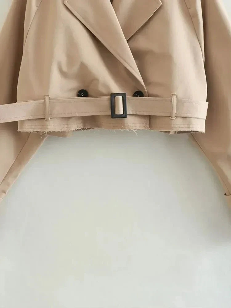 Korte trenchcoat voor dames perfect voor een modieuze uitstraling