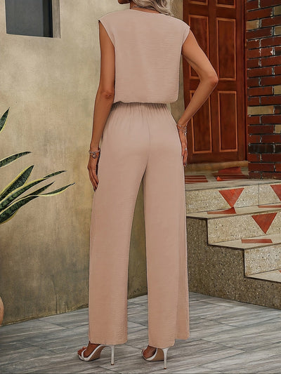 Tweedelige set met mouwloze V-hals top met knopen en wijde broek