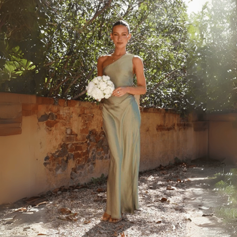 Asymmetrische damesjurk met elegante split