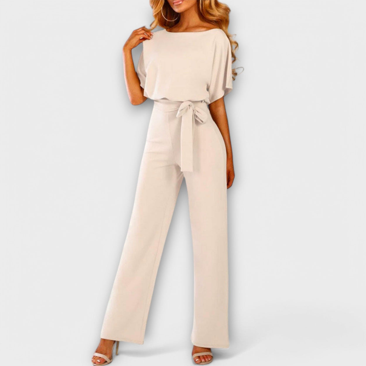 Nonchalant damesjumpsuit met korte mouwen en rechte wijde broekspijpen