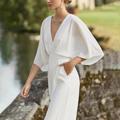 Stijlvolle dames jumpsuit met diepe halslijn wijde mouwen en losse broekspijpen