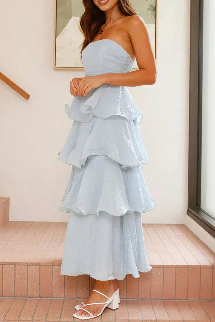 Rugloze strapless jurk met speelse ruches en gelaagde rok perfect voor feestelijke momenten