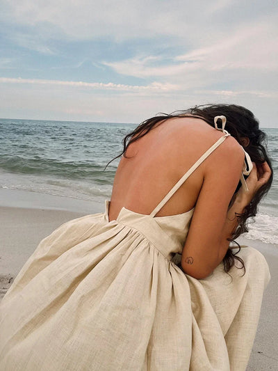Berta - Elegante strapless jurk met V-halslijn