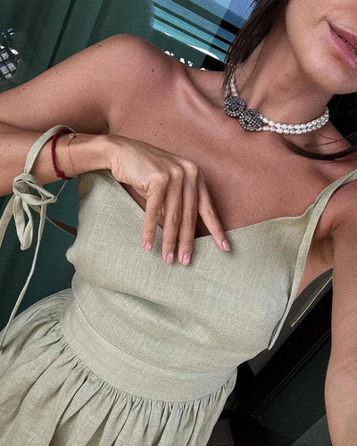Berta - Elegante strapless jurk met V-halslijn