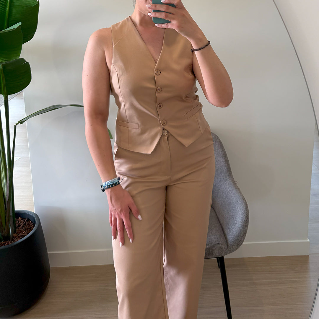 Stijlvolle dames set met gilet en broek met wijde pijpen