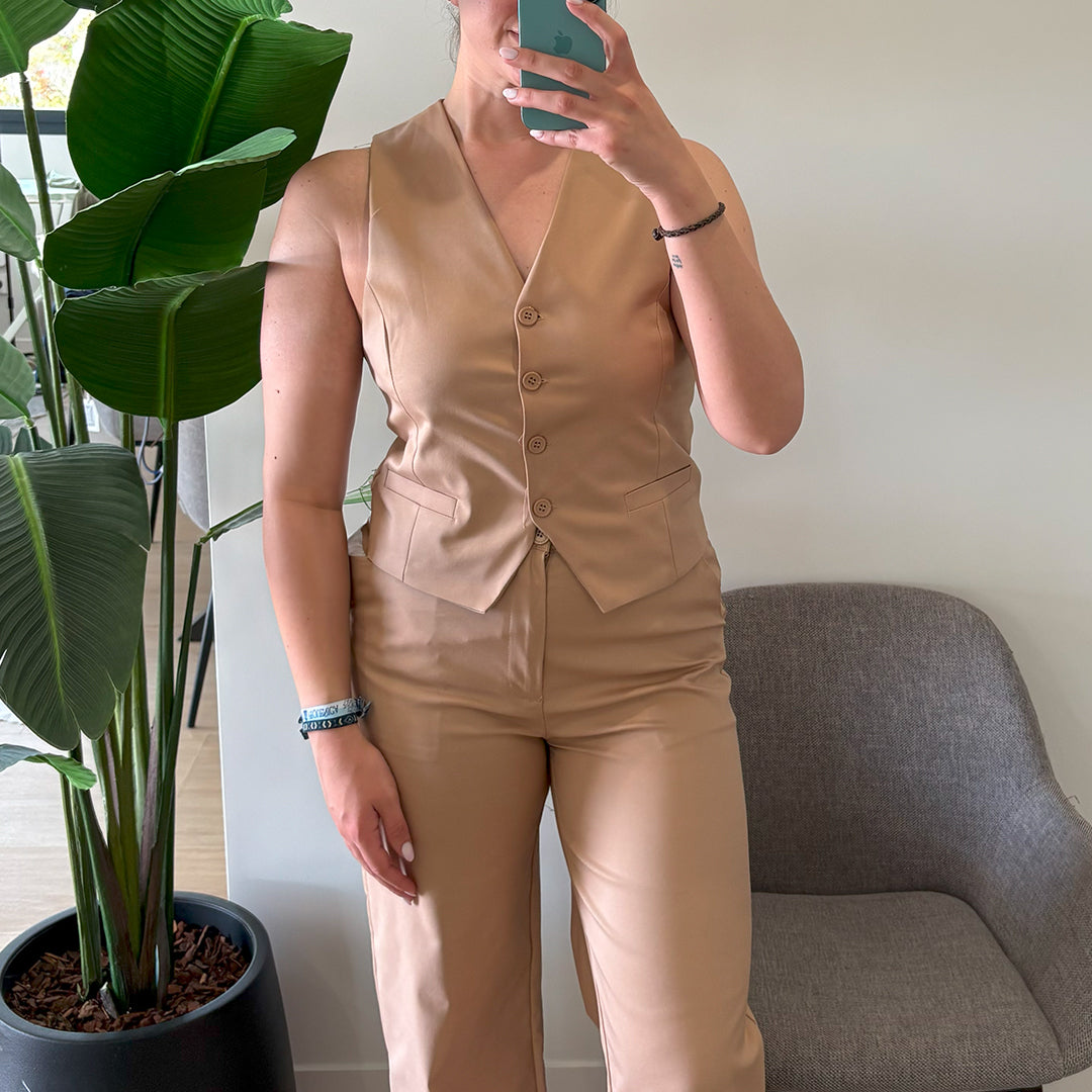 Stijlvolle dames set met gilet en broek met wijde pijpen
