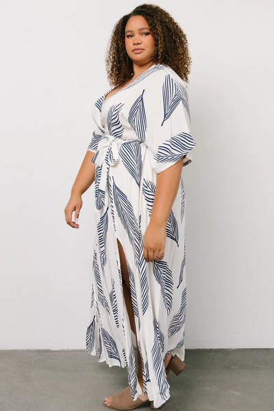 Maxi jurk met ceintuur en bladprint voor een elegante uitstraling