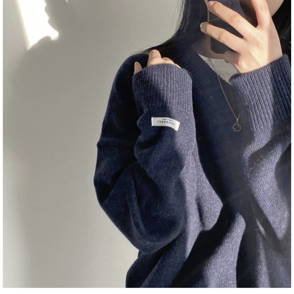 Eenvoudige V-hals Trui in Effen Kleuren voor een Dark Academia Look