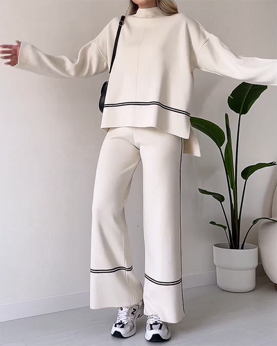 Hellen - Tweedelig pak met bedrukte top met ronde hals en broek