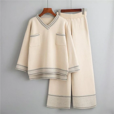 Gabriella - Apricot Tweedelige set met lange mouwen en V-hals