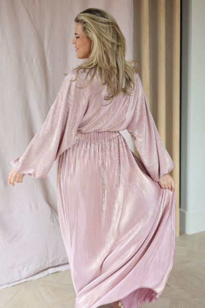 Elegante jurk met lange wijde mouwen en hoge split