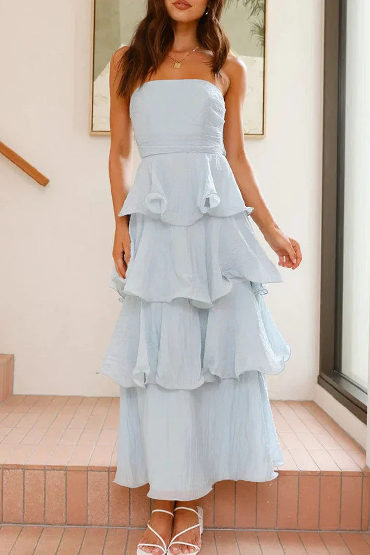 Rugloze strapless jurk met speelse ruches en gelaagde rok perfect voor feestelijke momenten