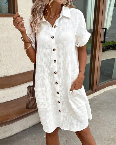 Comfortabele nonchalant jurk met korte mouwen en elegante knoopdetails