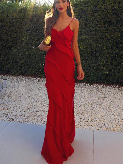 Lange elegante jurk met speelse ruches en smalle bandjes perfect voor feestelijke gelegenheden